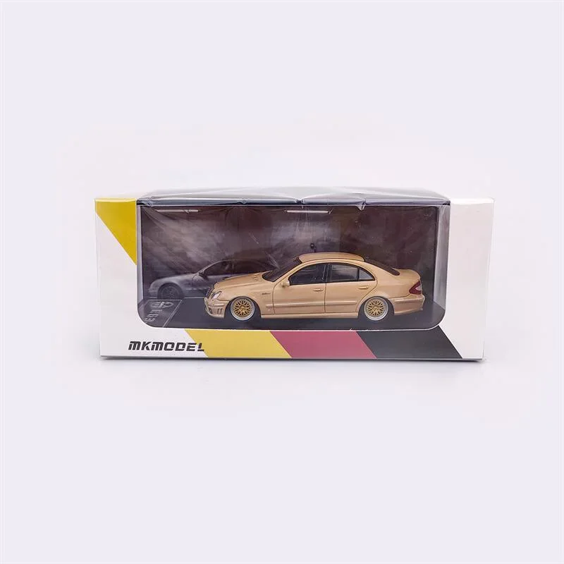 MK модель 1:64 Мб E63 Lowride пустыня желтая автомобиля