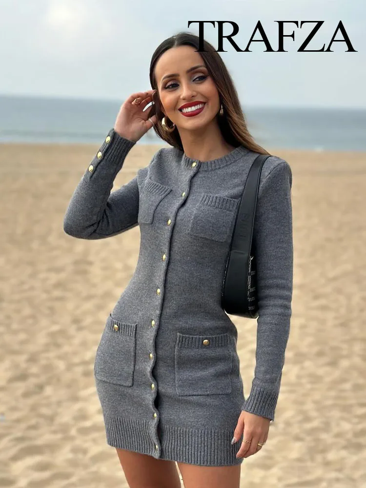 Женское однотонное мини-платье с круглым вырезом и длинными рукавами