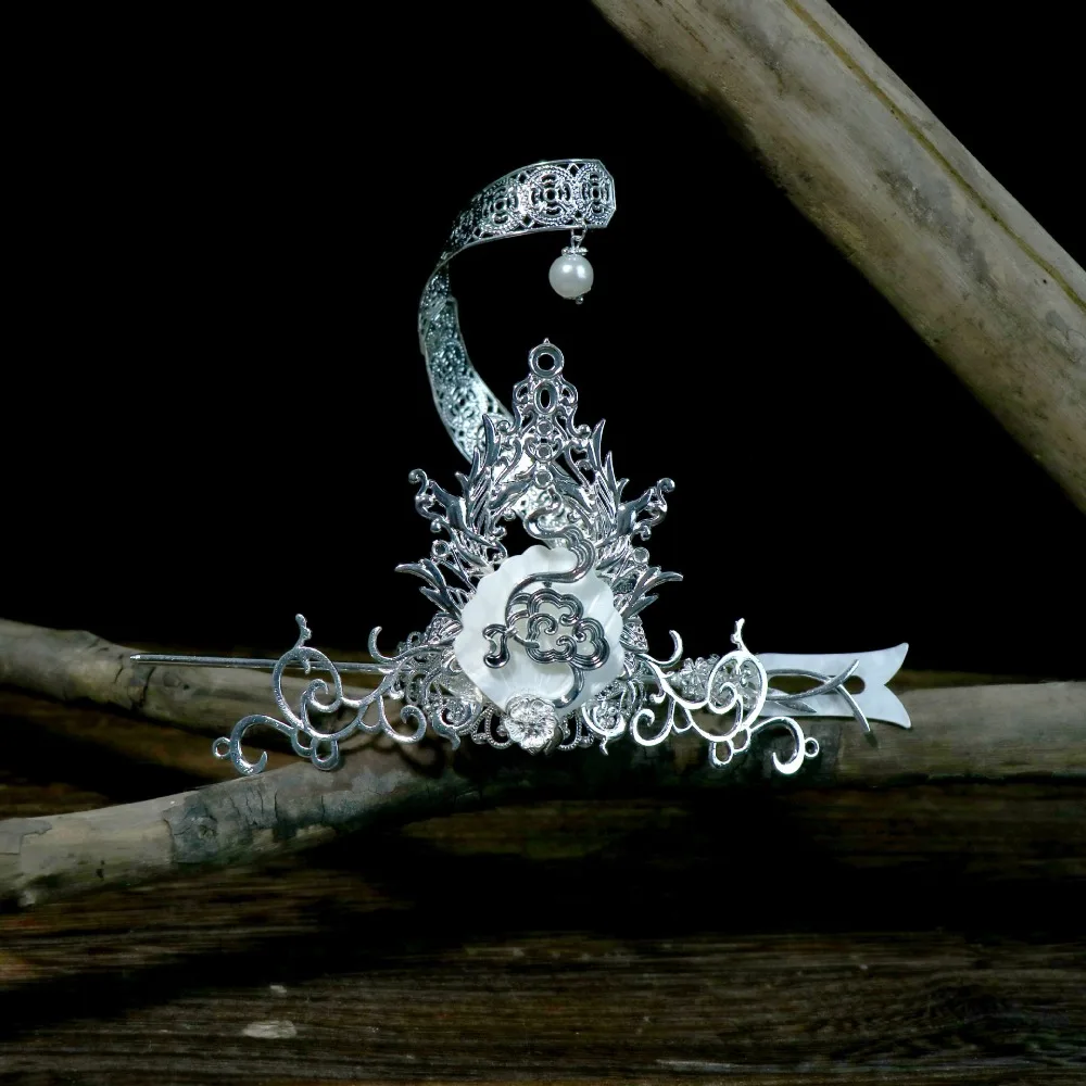 Головной убор с имитацией дракона из древнего металла серебряным покрытием