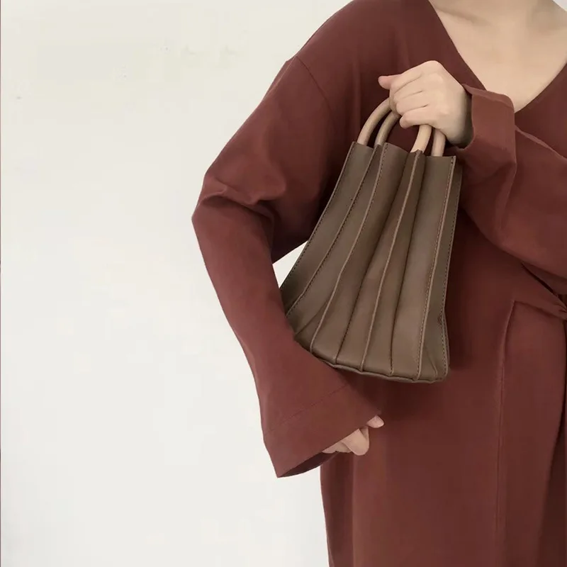 

Модная плиссированная сумка-мешок, женские сумки, дизайнерские сумки для женщин 2023, брендовый клатч с круглой ручкой, женская сумка-тоут, Но...