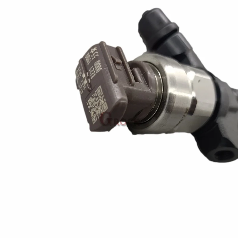 Топливный инжектор Common Rail 23670-51040 095000-9770 для 1VD