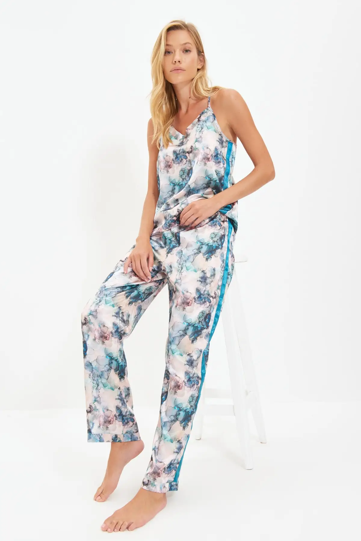 

Trendyol Water Color Patterned Satin Pajamas set THMAW22PT0463