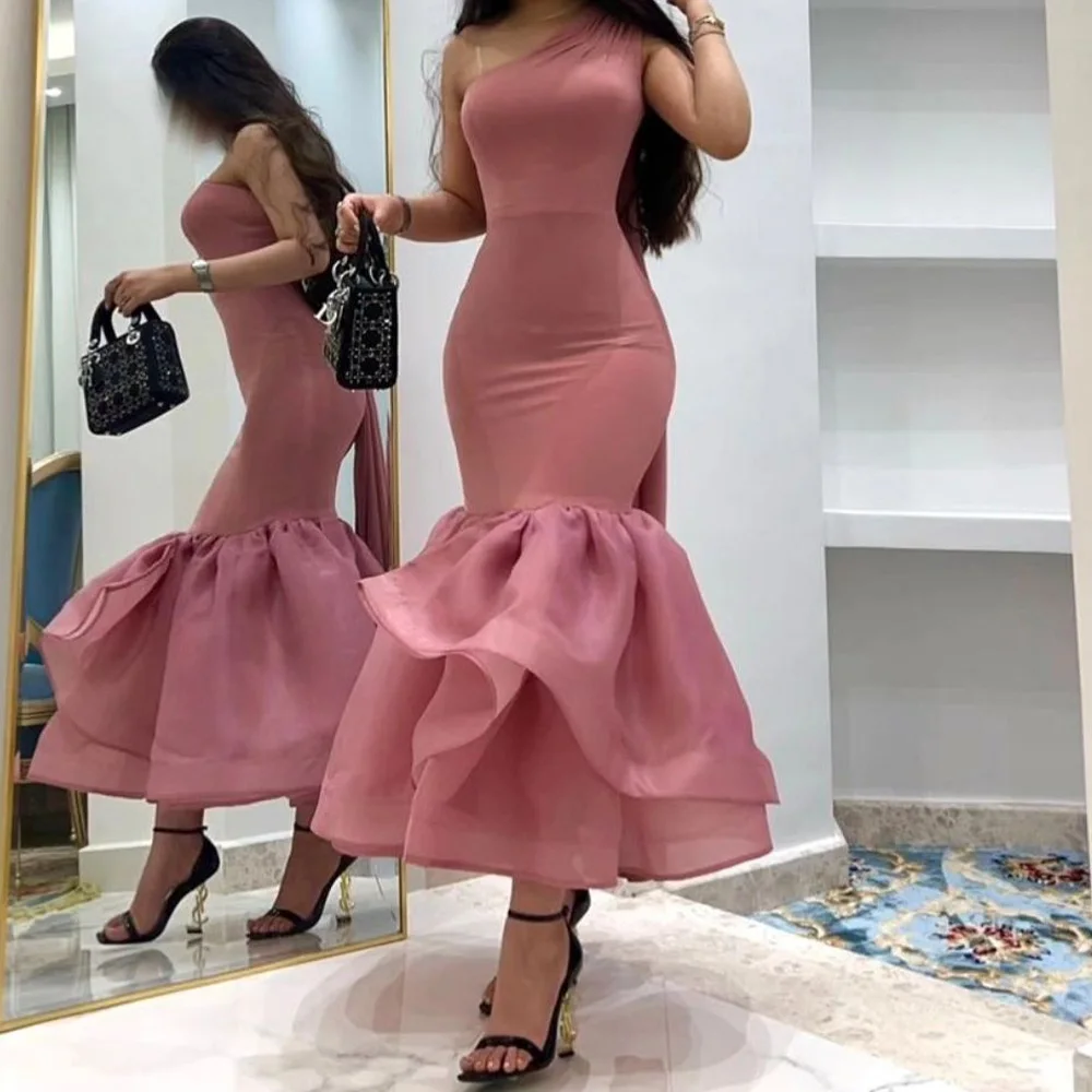 Женское однотонное вечернее платье с вырезом лодочкой без рукавов длиной до