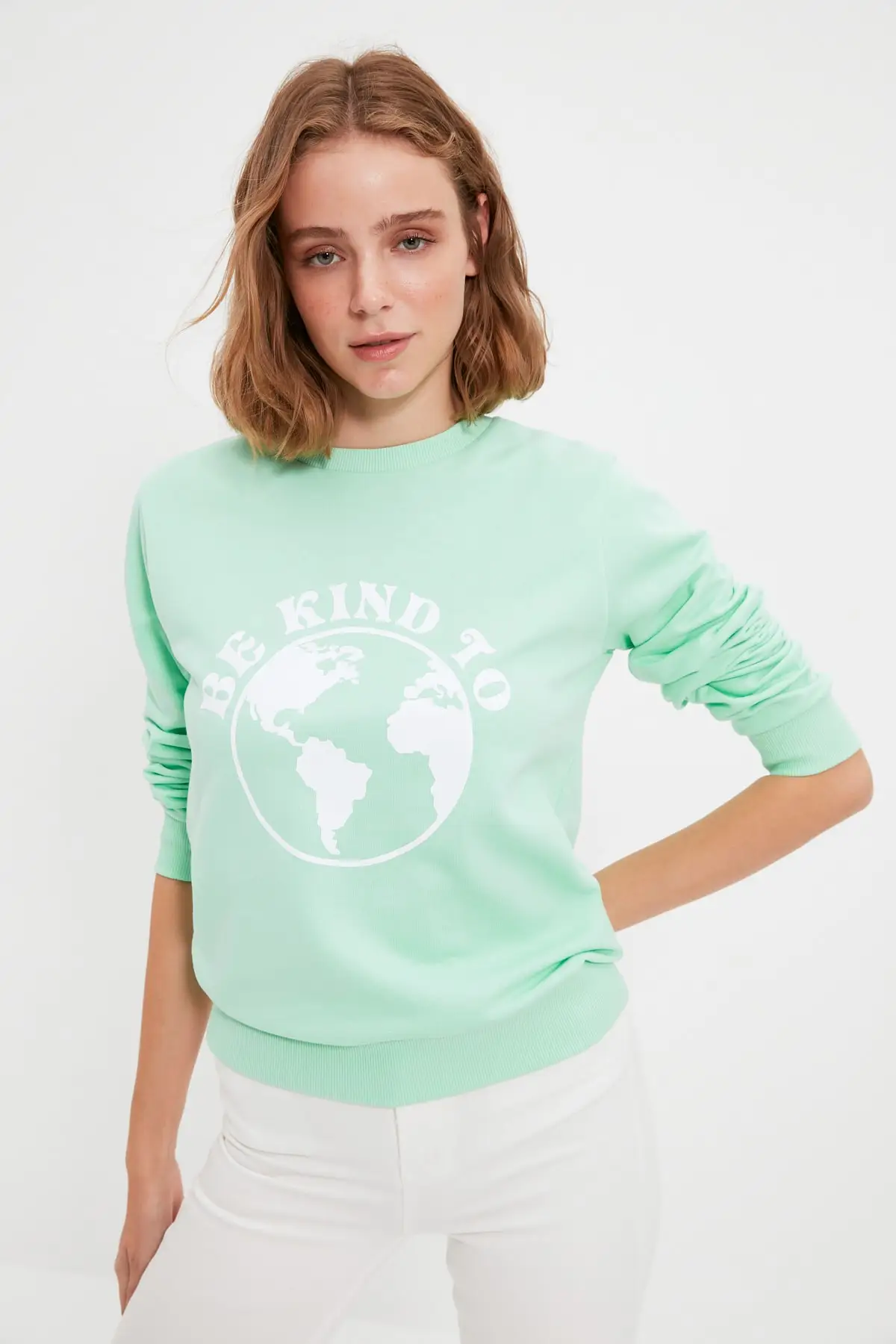 

Trendyol 100 Organic Cotton Printed Basic Knitted Sweatshirt TWOAW22SW0901
