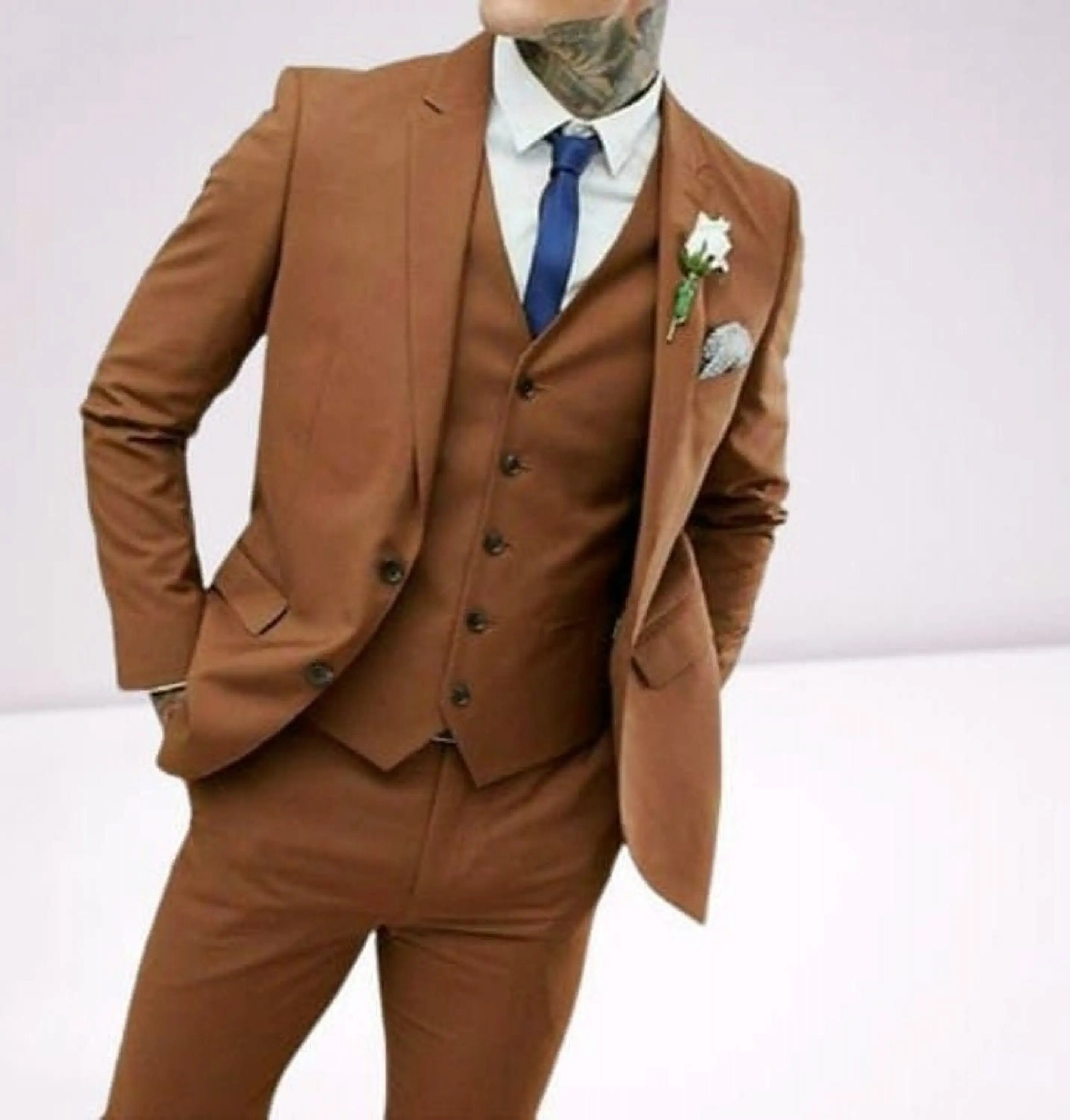 

Классические Коричневые мужские костюмы, облегающий свадебный смокинг для жениха с двумя пуговицами, Индивидуальные костюмы из трех часте...