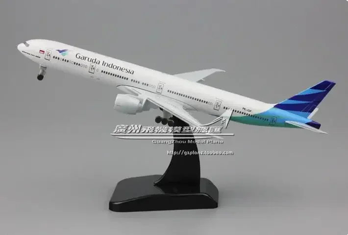 19 см Коллекционная модель самолета Indonesia Airways 777-300ER Модель из сплава литая под