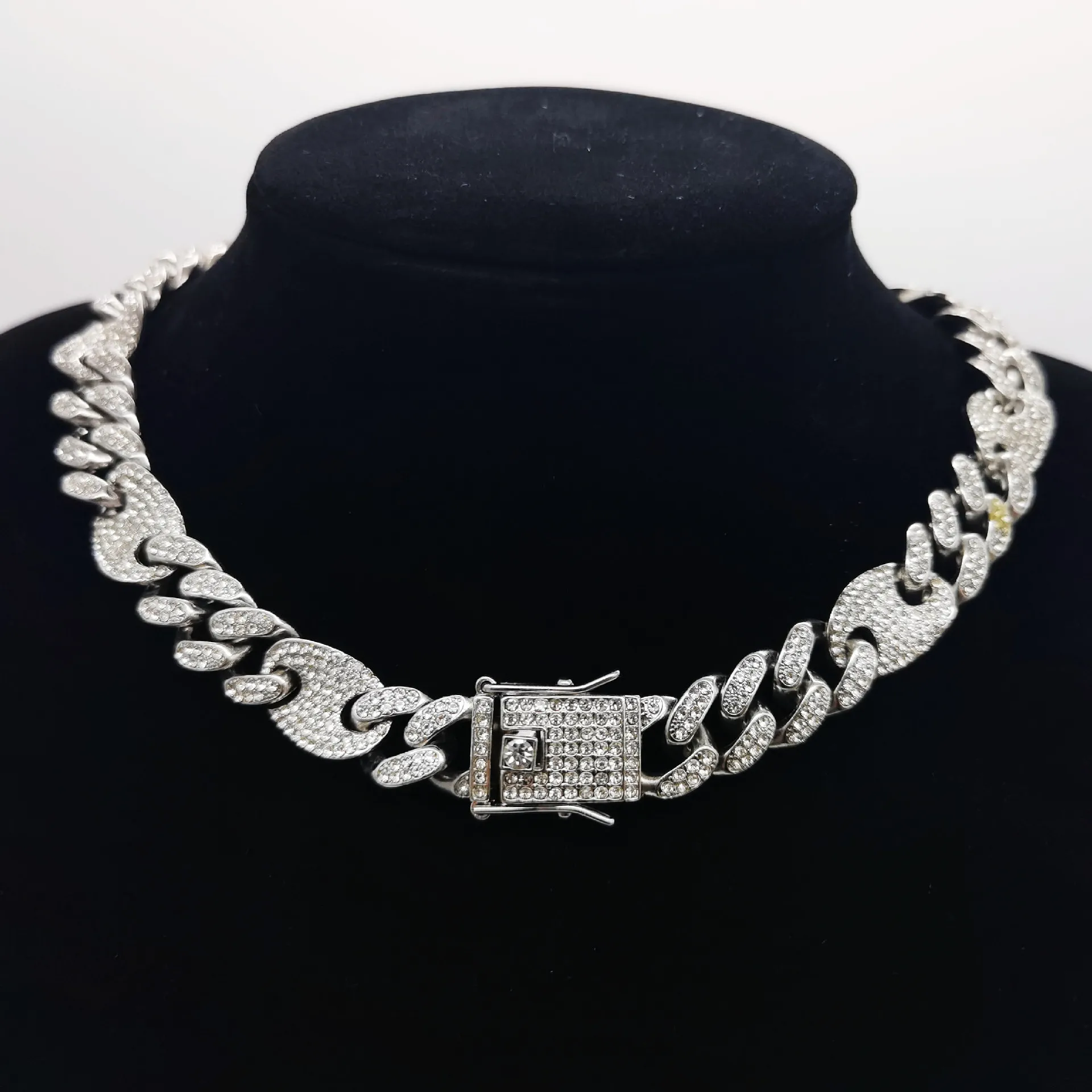 

A set Hip Hop Miami Curb Cuban Chain Necklace Golden Iced Out chain Rhinestones CZ Rapper Link Silver Color Necklace Men Jewelry