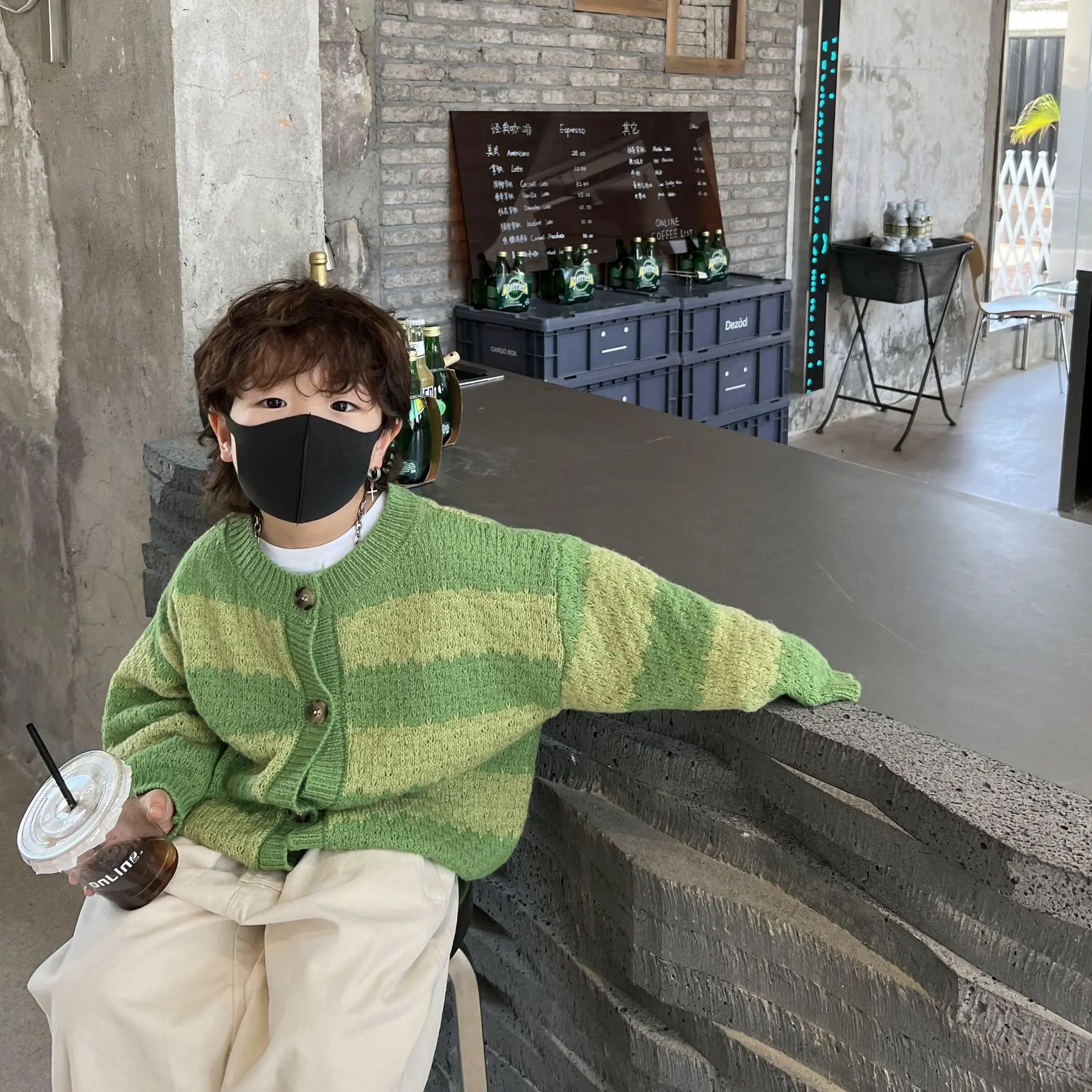 

Детский свитер в полоску для мальчиков на осень