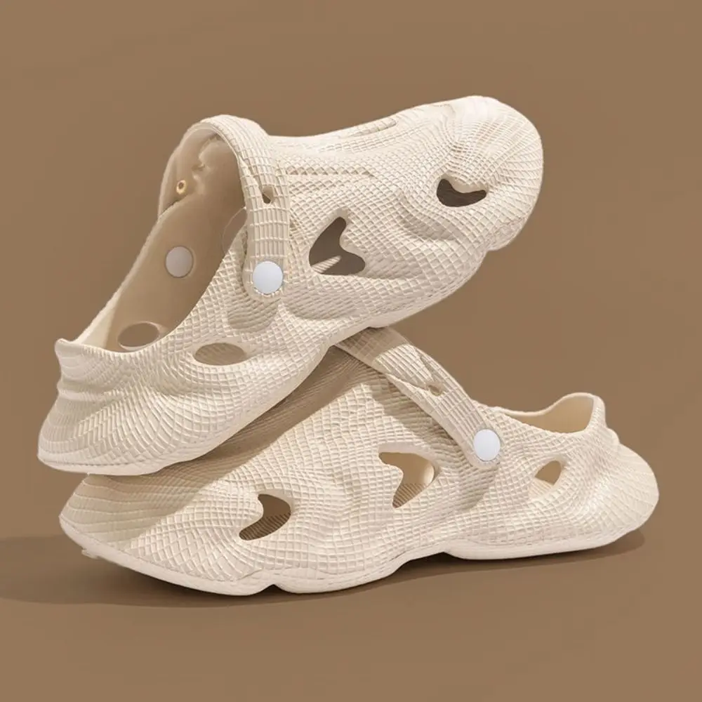 Удобные однотонные тапочки мужские текстурированные полые нестандартной формы