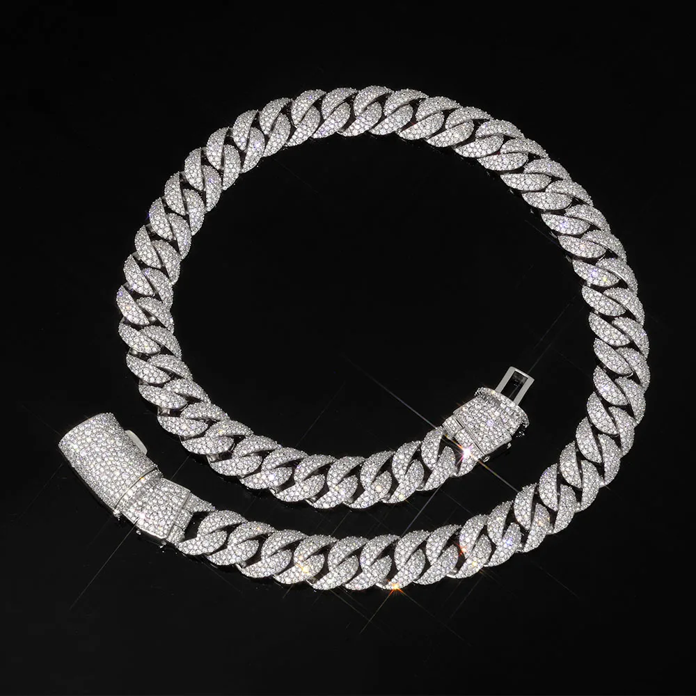 Фото Изысканное колье-цепочка Cuban Link 14 мм с 3 рядами бриллиантов, инкрустированное латунью и блестящими фианитами, с модным дизайном застежки, в стиле хип-хоп №3
