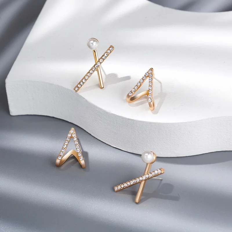 

Дизайнерские геометрические серьги Стразы женские простые маленькие универсальные темпераментные серьги нишевые корейские серьги