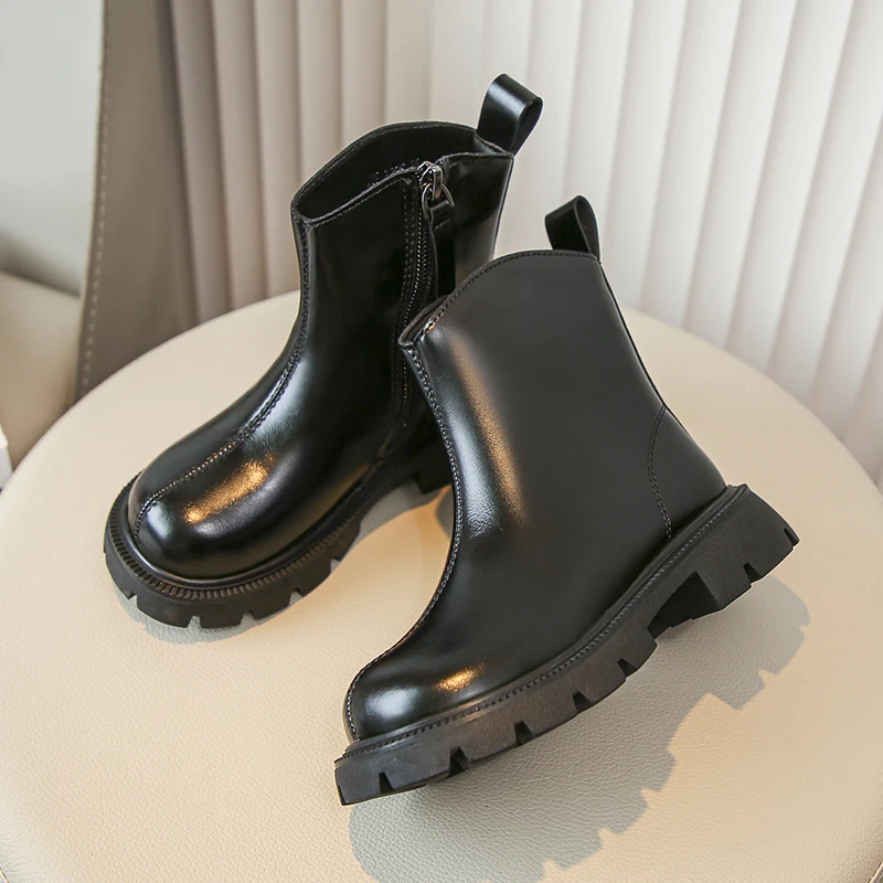 

2023 New Girls Boots Black Non-slip Children Fashion Versatile Soft Britain Style Cool Princess Short Boots PU Spring Autumn Boy