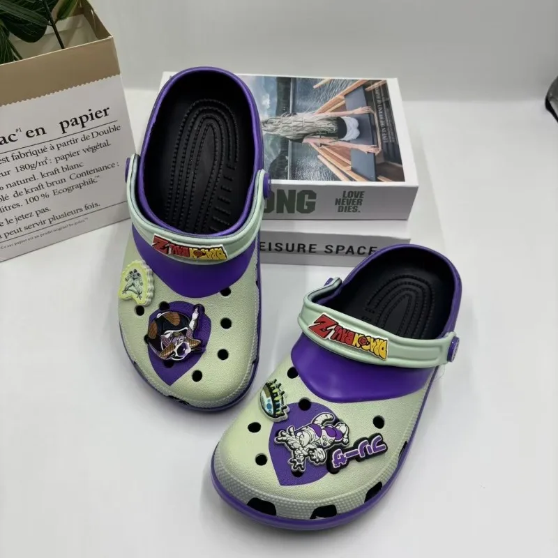 Фото Сандалии Dragon Ball Freeza с красивым мультяшным принтом, нескользящие, на мягкой подошве, пляжная обувь для мужчин и женщин, которые можно носить на улице. №4