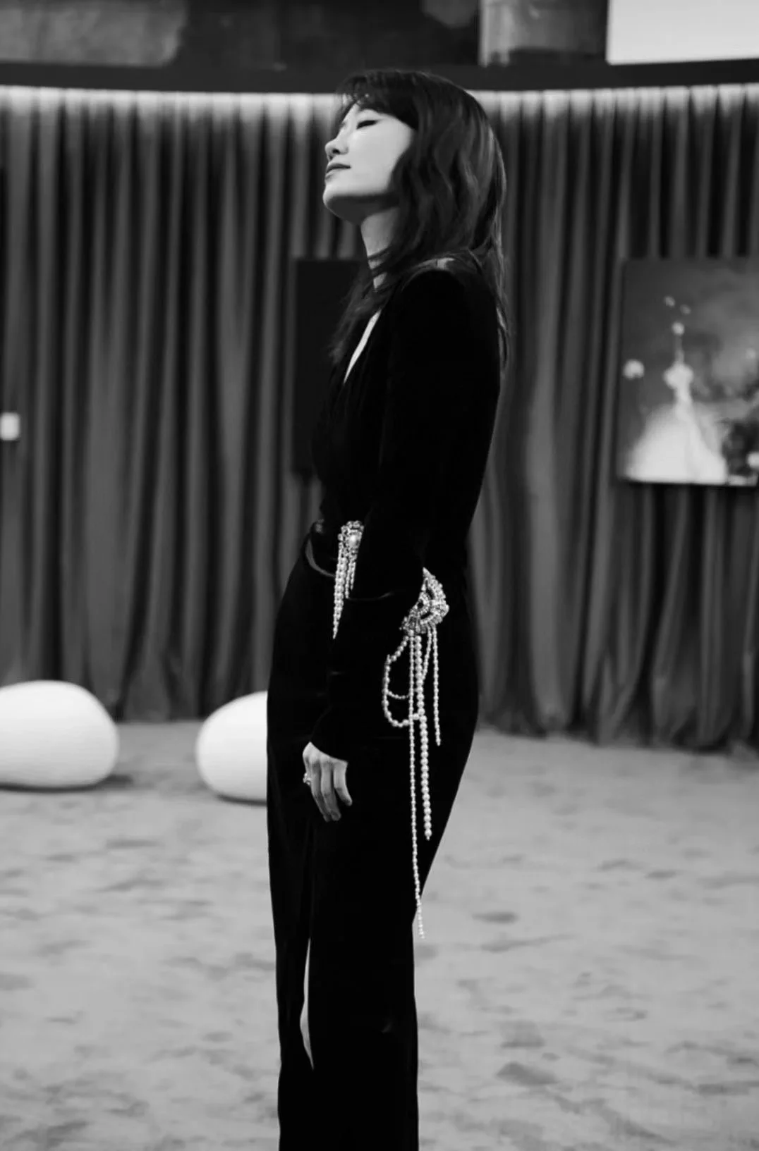 

2023 New Women Robe V-Neck Diamond Badge Decoration Celebrity Black Velvet High Split Long Dress