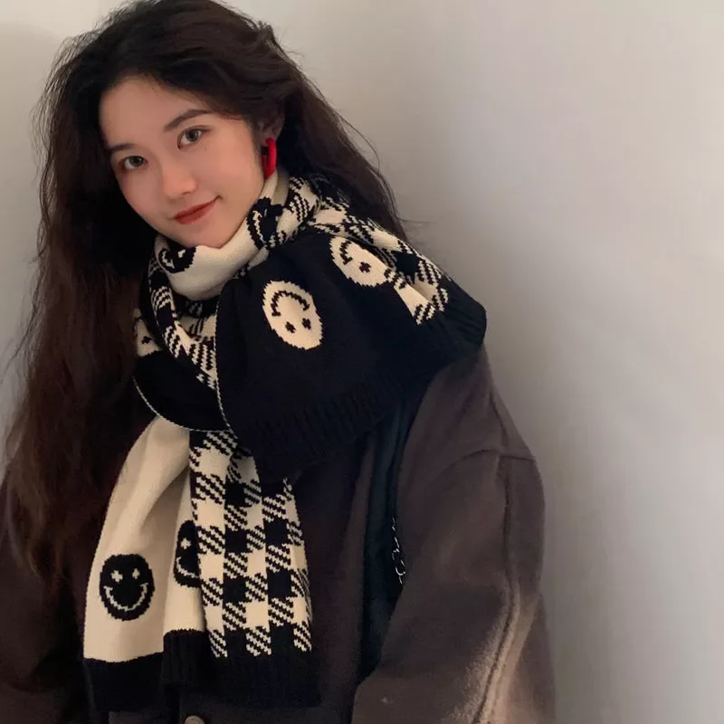 

New plaid scarf female winter cute Korean version of all-match smiling face knitted bib female white and black shawl