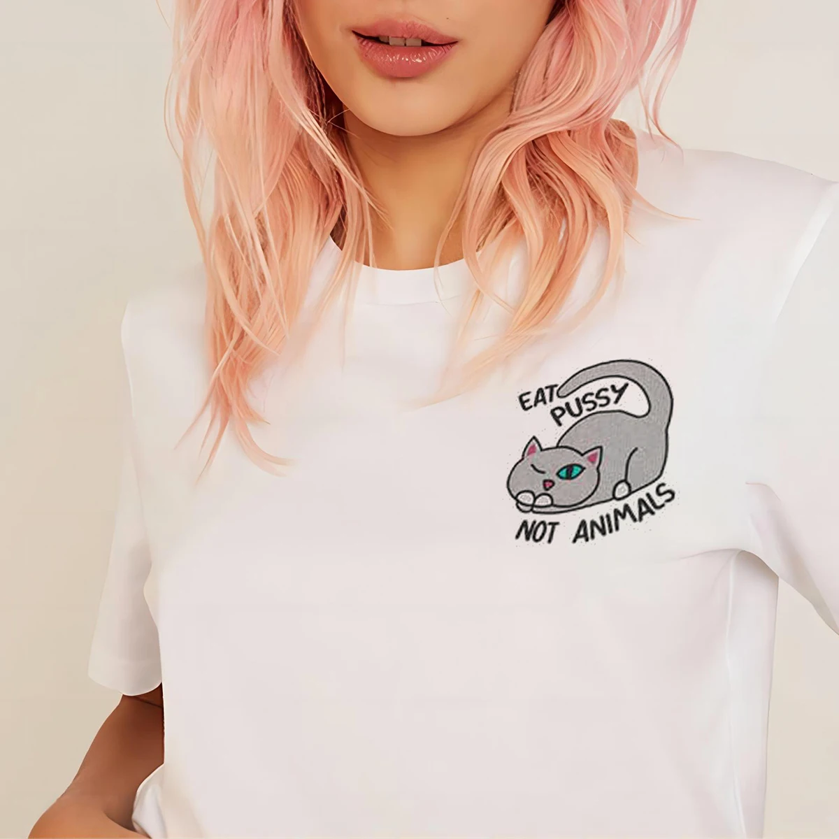 

Женская футболка с вышивкой, круглым вырезом и коротким рукавом