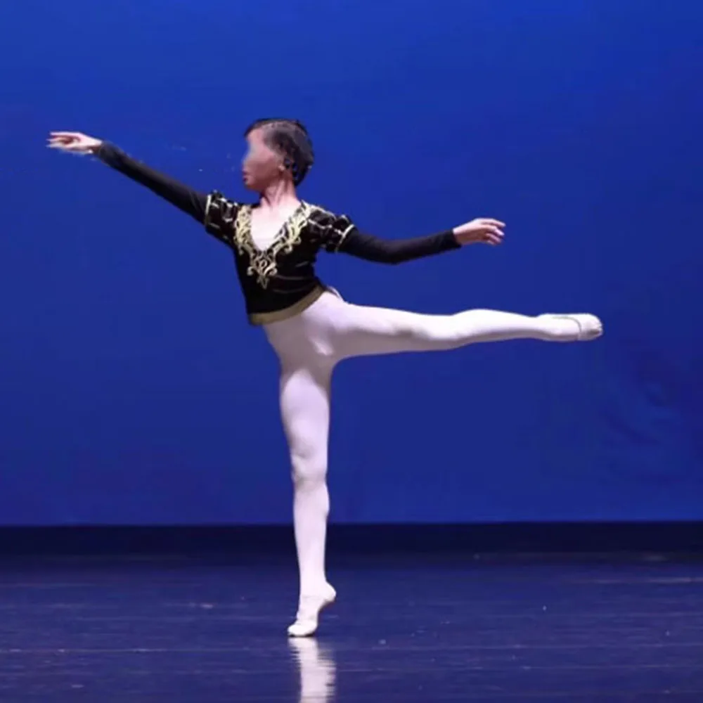 Мужской балетный костюм-туника с изображением лебединого озера и принца по