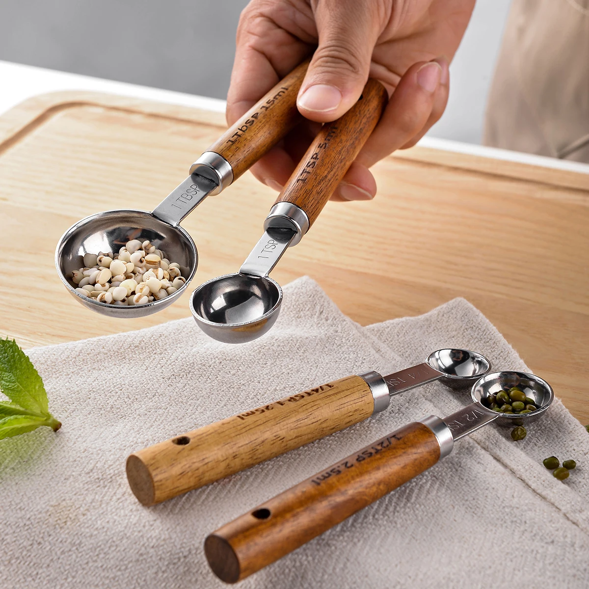 Шкала для выпечки из нержавеющей стали с деревянной ручкой