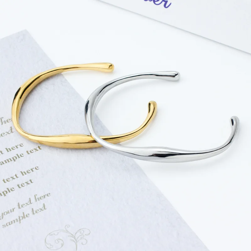 Niche style female titanium steel 18K gold stainless steel shaped opening bracelet small red book bracelet of the same style