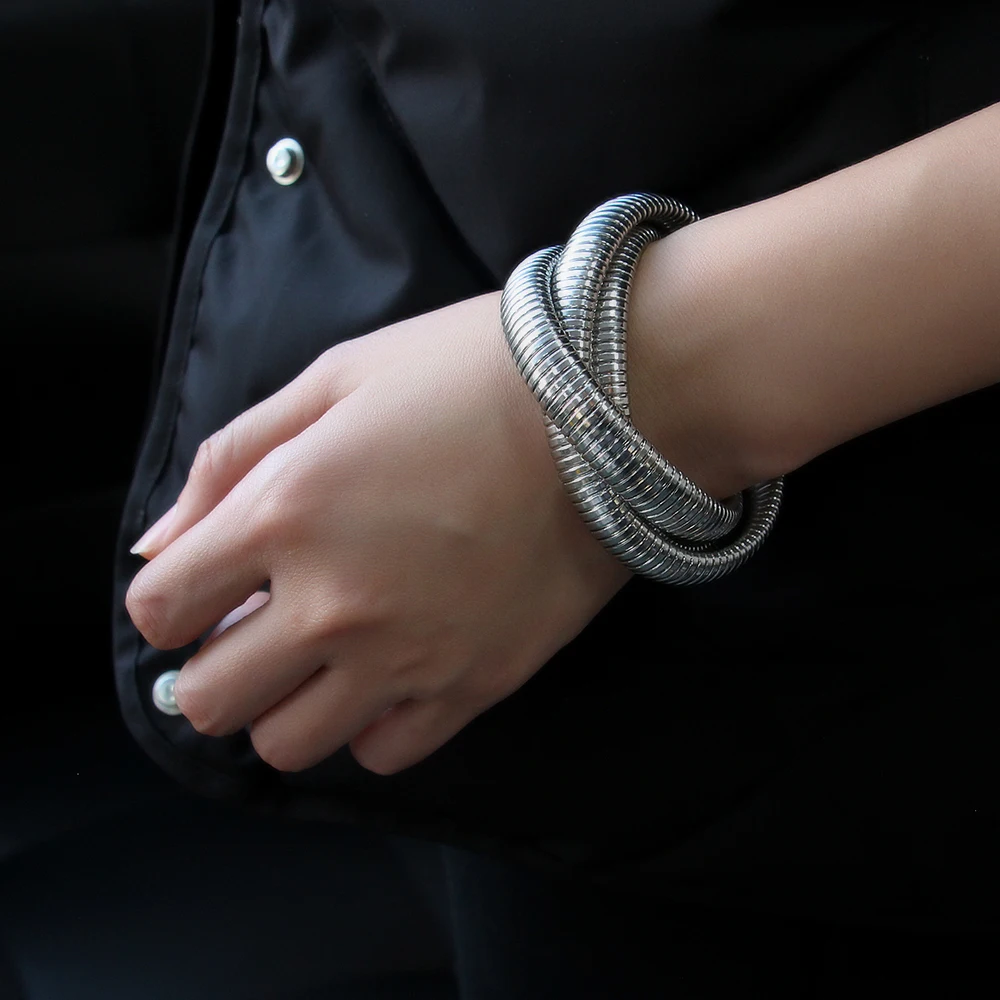 

Emo Silver Color Polished Stainless Steel Spiral Bangle Waterproof Hand Accessories for Trendy Women