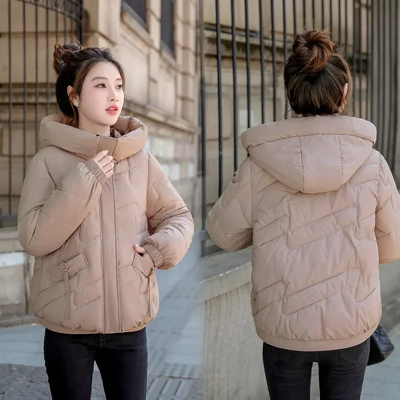 Женская куртка-пуховик на хлопковом наполнителе короткая парка с капюшоном в