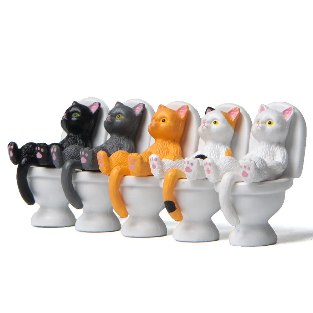 

Kawaii Cartoon Cat Squatting on The Toilet Ornament Mini Miniature Desk Decoration Creative Toilet Cat Figurines Interesting