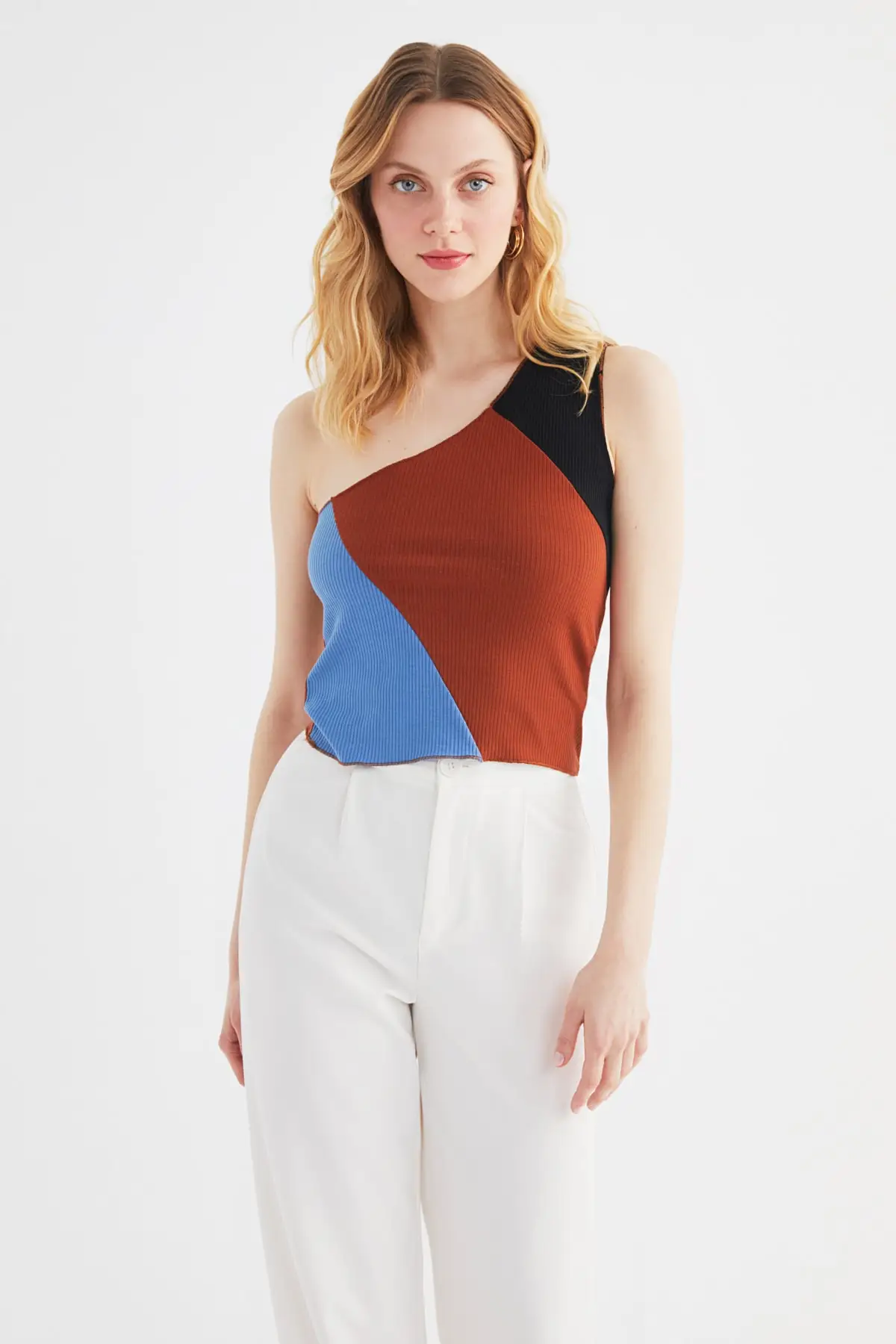

Trendyol Single Sleeve Knitted Blouse TWOSS21BZ1945