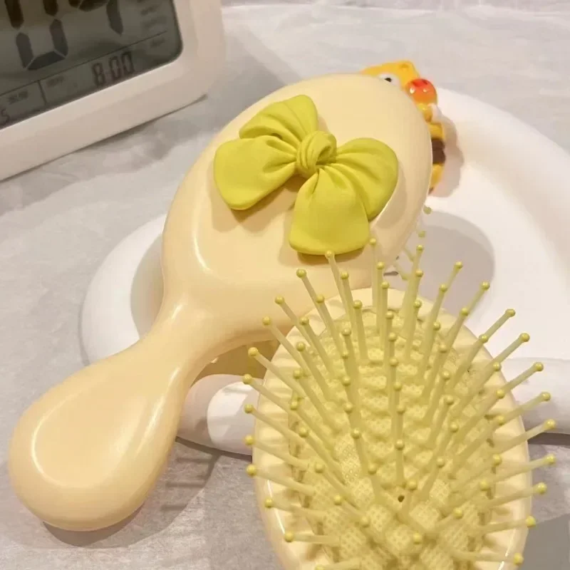 Гребень с ручкой и мультяшным рисунком для массажа головы Антистатическая