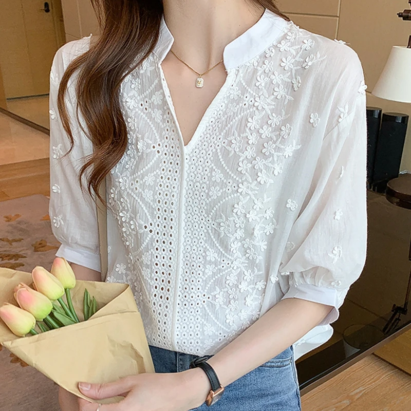 

Summer Short Sleeve White Flower Embroidered Cotton Blouse Womens Shirts Fashion Ladies V-Neck Hollow Out Casual Tops Blouses