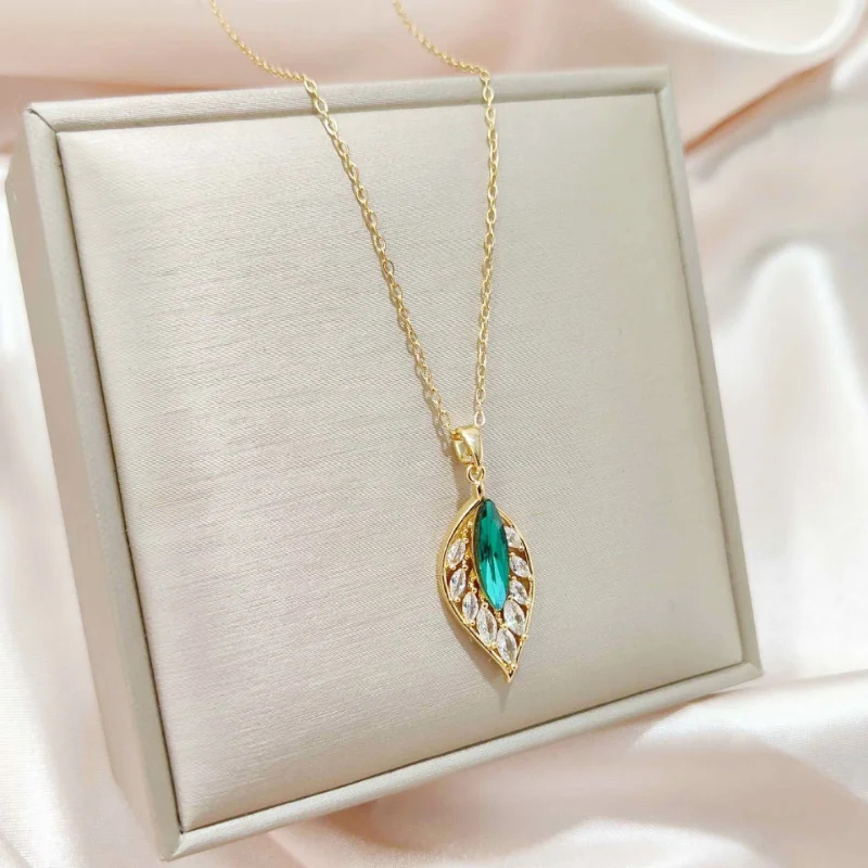 Fashion Green Zircon Leaf Pendant Necklace for Women Retro Luxury Gold Color Collar Chain Goth Girls Jewelry Accessories Gift