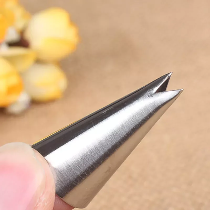 

2022New Multi Purpose 304 Stainless Steel Leaves mouth Baking tools Nozzles Pastry Cake Decorating Past Silver 352#