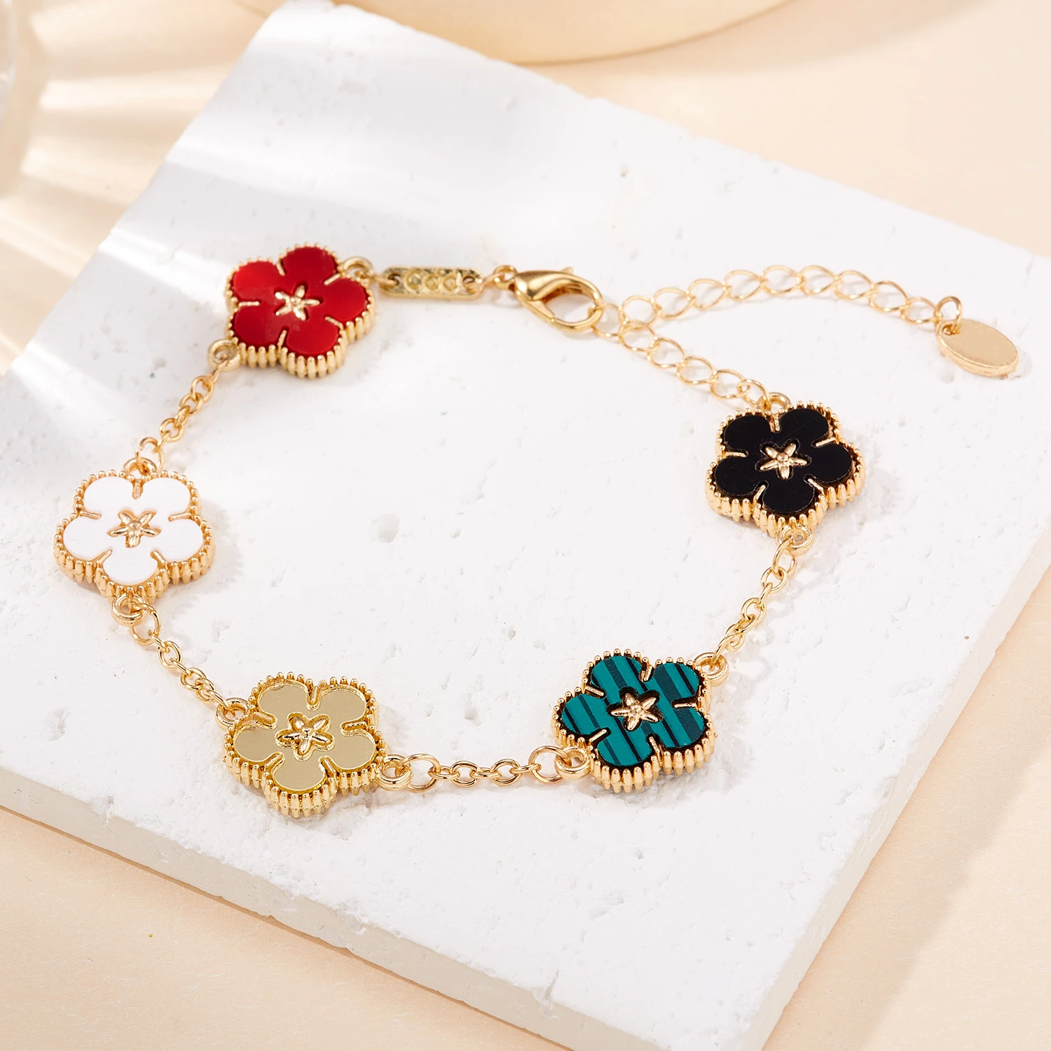 Bracelets de luxe légers en fleurs de prunier Double face pour femmes, porte-bonheur à cinq feuilles, réglables, bijoux de fête esthétiques