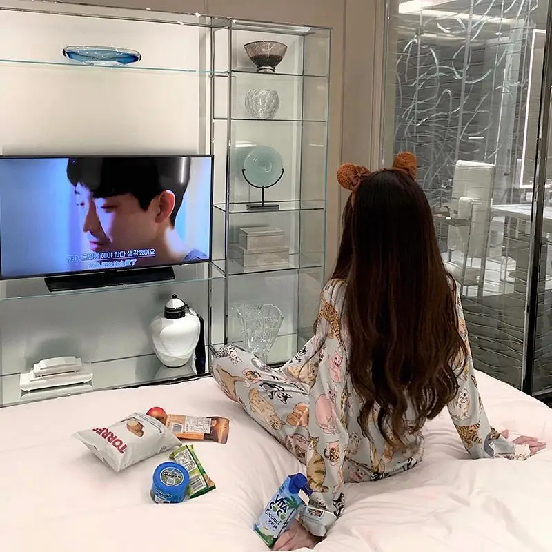 Fashionable and Cute Cat Pajamas Ice Silk Satin Homewear Long Sleeve Spring and Autumn Season Set Pajamas for Women