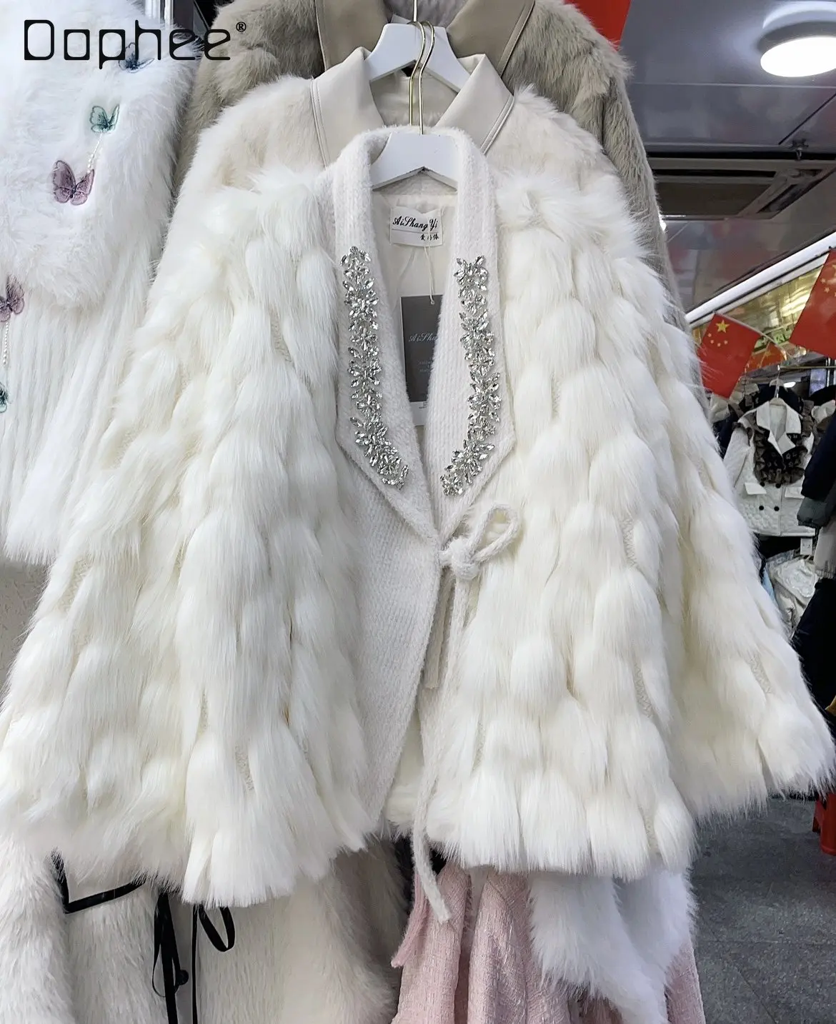 Winter Heavy Industry Rhinestone Temperament Fur Coat Female Fashion Young Plush Coat Ladies V-neck Wool Coats for Women