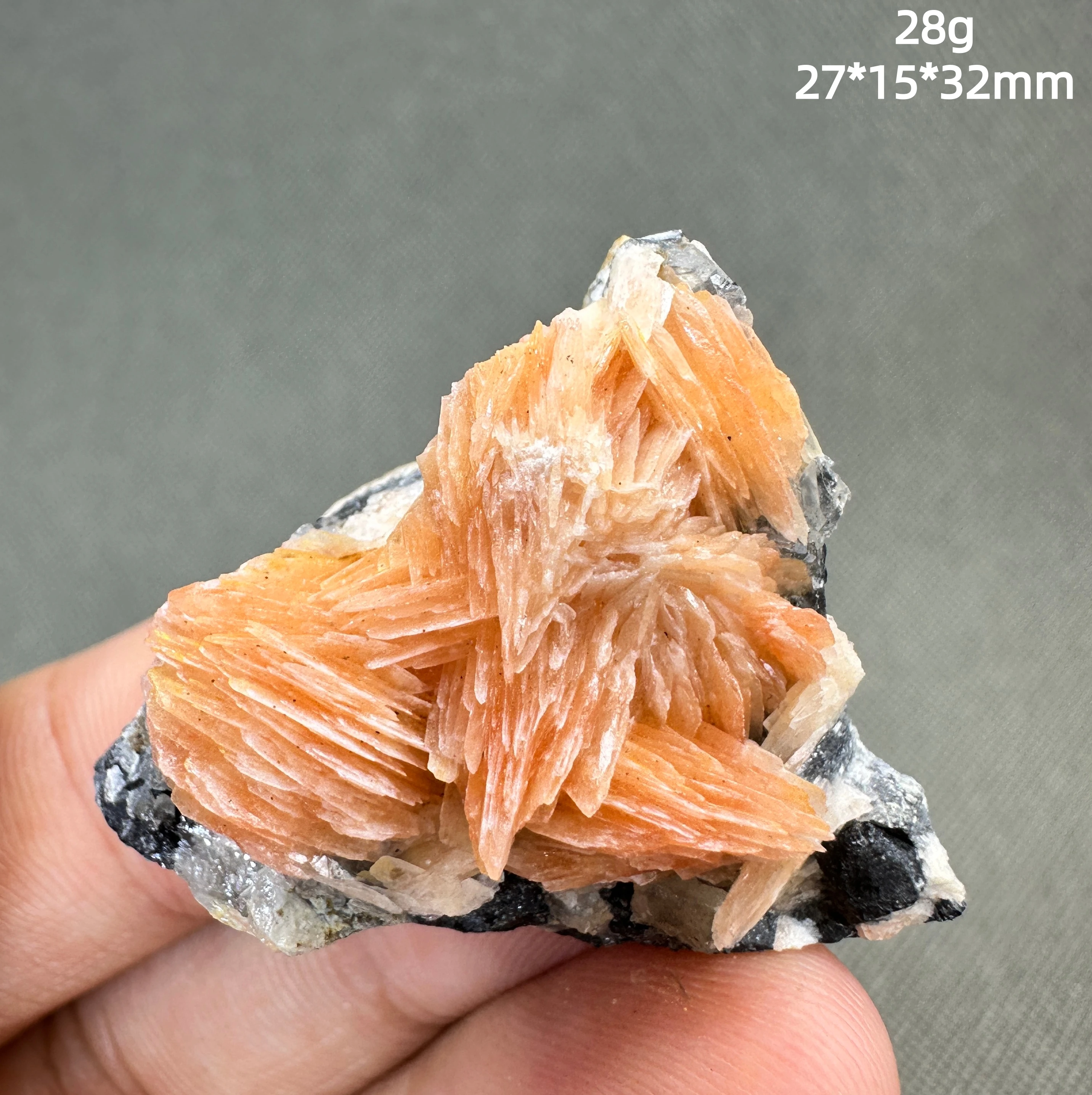 

Минеральный образец Natura Morocco Barite от QIANCHUAN