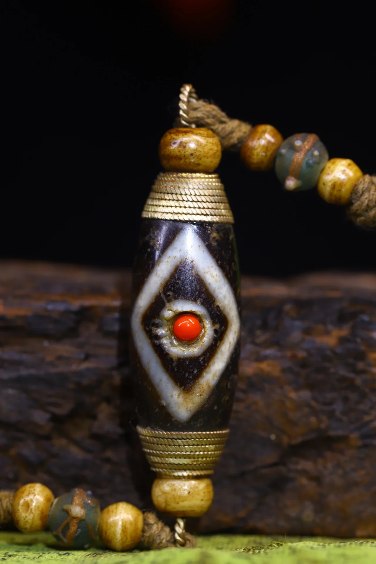 

3"Tibetan Temple Collection Old Natural agate Mosaic Gem gZi Beads Six word truth Day bead Pendant Amulet Dharma Town House