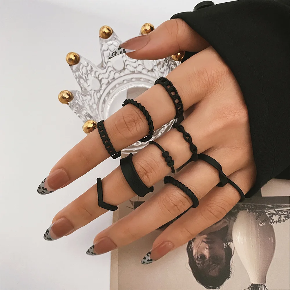 

Vintage Black Rings For Men and Women Metal Punk Ring Set Round Couples Rings Set Men's Accessories Jewelry Gifts