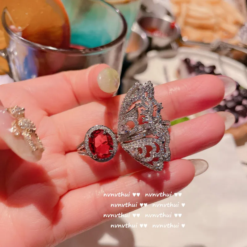 

2022 Exaggerated Butterfly Red Zircon Open Ring Silver Color Trendy Jewerlry Vintage Hollow Design Party Cocktail Ring for Women
