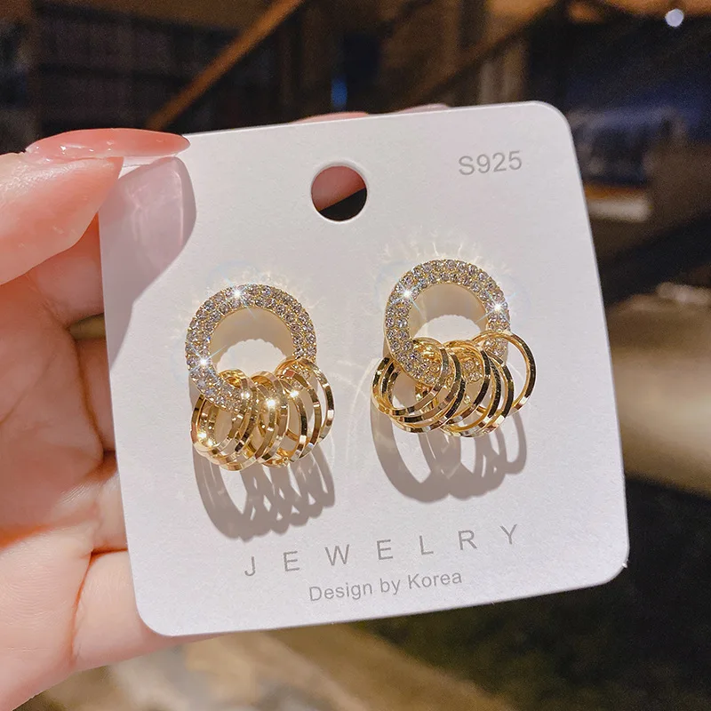 

Korea Metal Luxury Earrings For Womens 2023 Trend New Hoop Pearl Dangle Drop Jewelry Gift Golden Fashion Elegant Stud Earrings