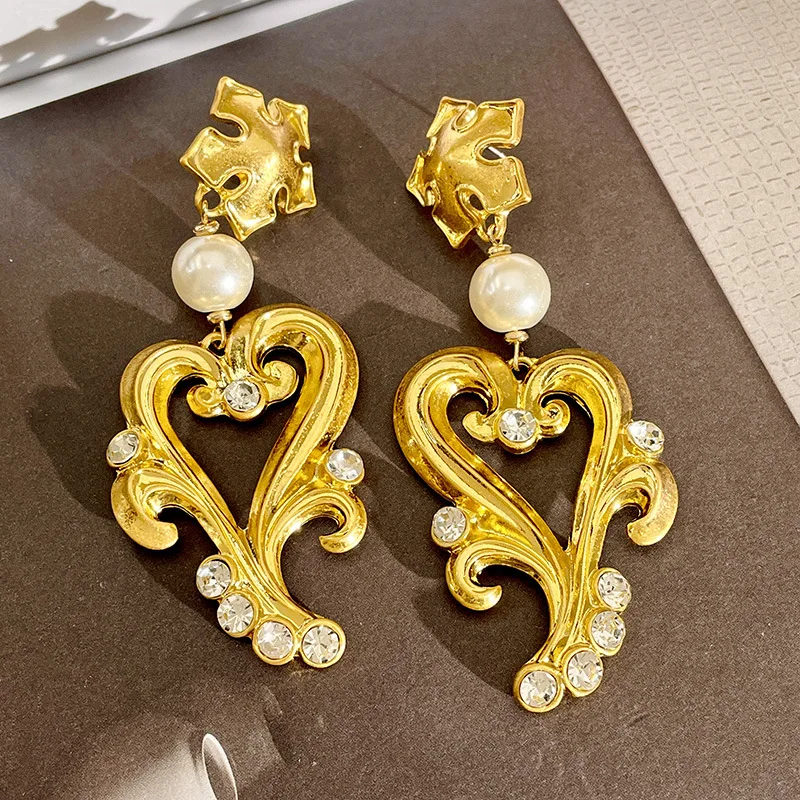 

Love diamond pearl retro earrings exaggerated hollow metal heart earrings