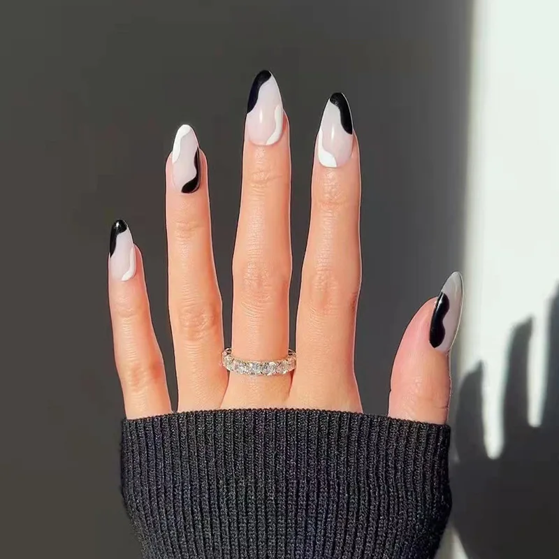 Черный френч дизайн ногтей