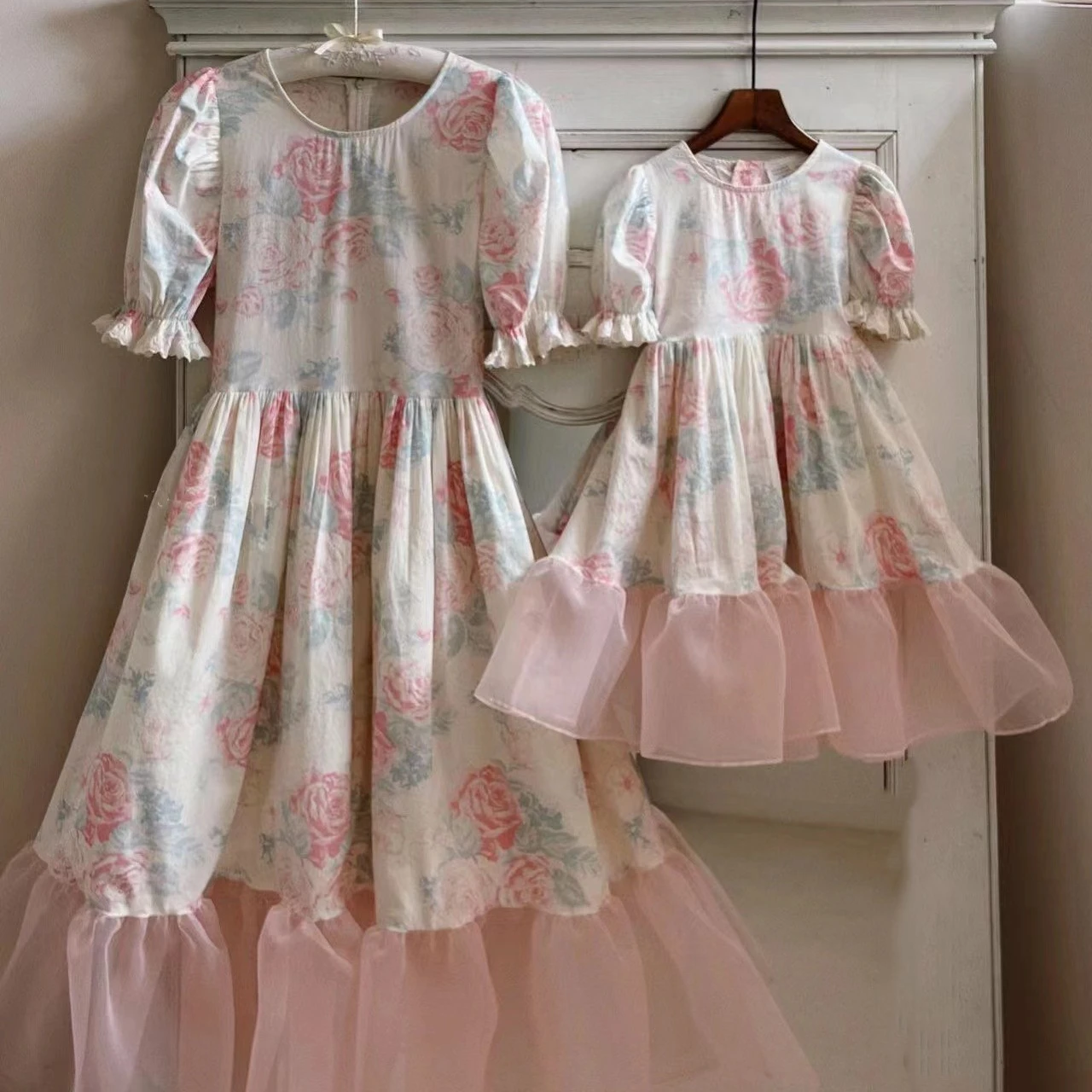 

Elegant Party Mother and Daughter Flower Dress 2023 Mom Baby Girl Equal Floral Lace Dresses Mommy and Me Matching Same Clothes