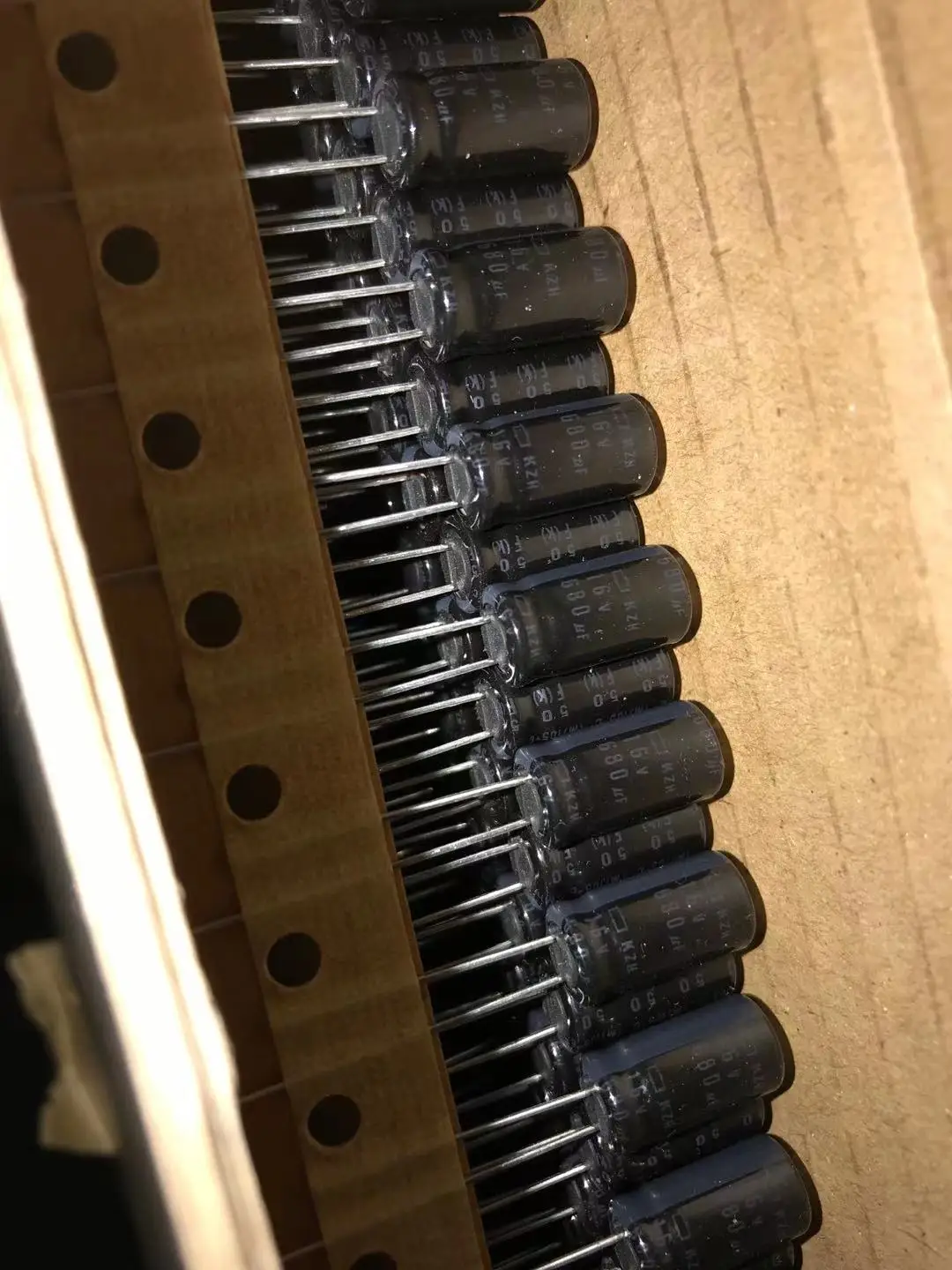 

10 шт., японские электролитические конденсаторы NIPPON 16 В 680 мкФ 8X15 KZH, длительный срок службы 680 мкФ 16 В