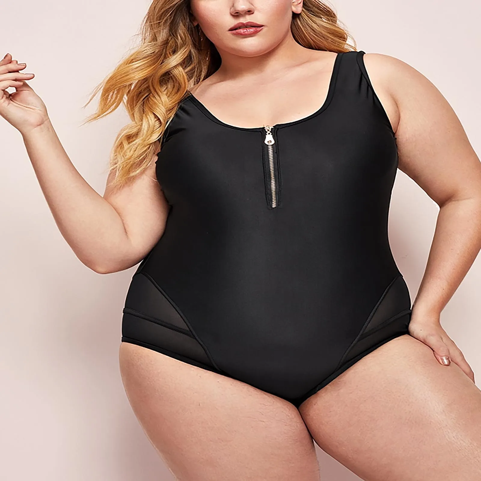 Рисунок 3 - Плюс размер Купальник с V-образным