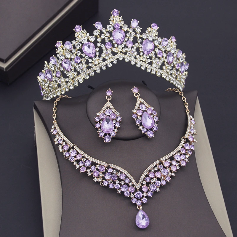 

Комплект из колье и серёг, с кристаллами