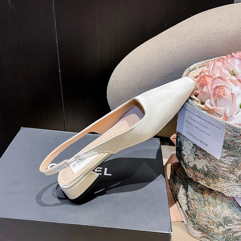 

Женские босоножки на низком каблуке, из натуральной кожи