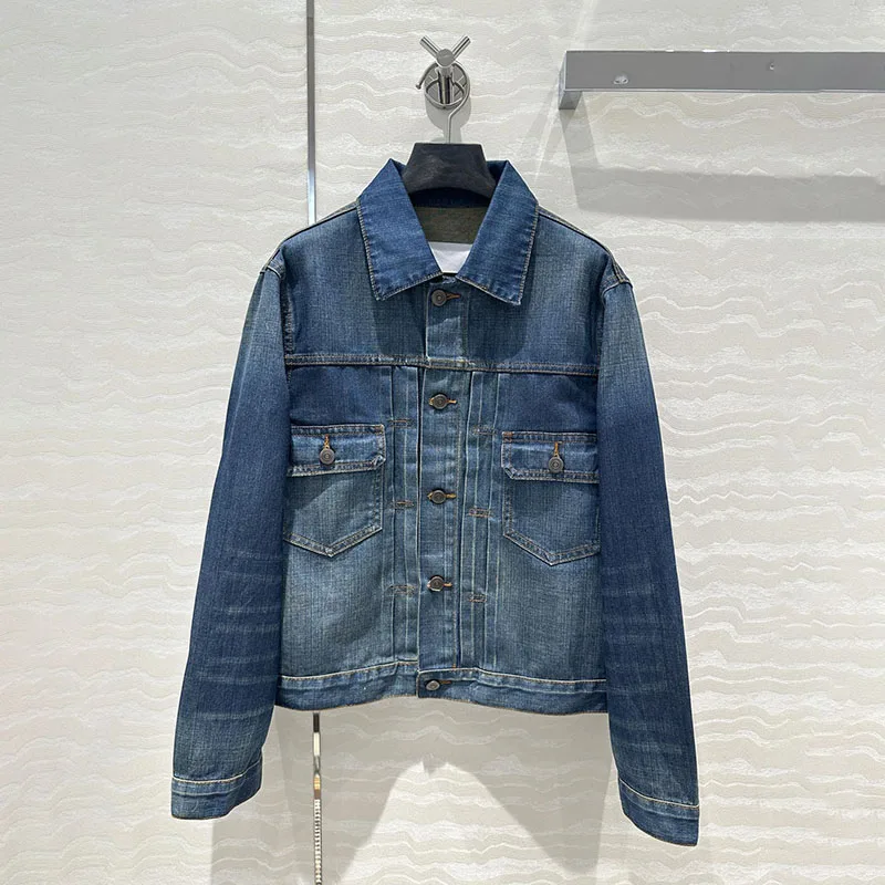 Женская джинсовая куртка с длинным рукавом металлической пряжкой