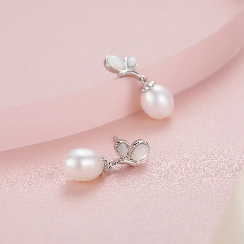 Женские серьги-гвоздики из серебра 925 пробы с пресноводным жемчугом