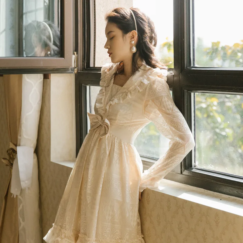 Новинка 2024 белое платье с бантом откидным воротником и длинным рукавом сказочное