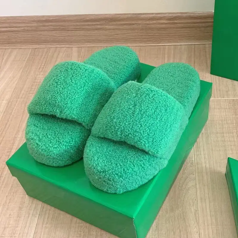 

Женские босоножки на плоской подошве, повседневные сандалии, толстая подошва, пушистые, сланцы, белые, зимняя обувь для дома, большие размер...